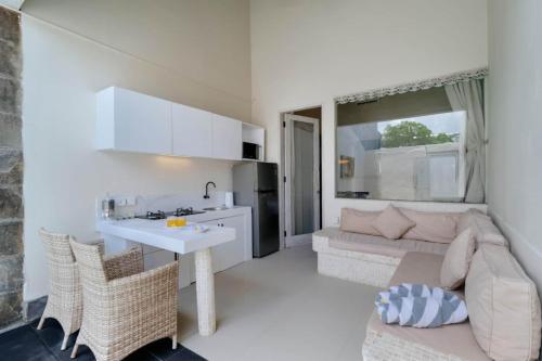 Dapur atau dapur kecil di Villa Nakula Suites