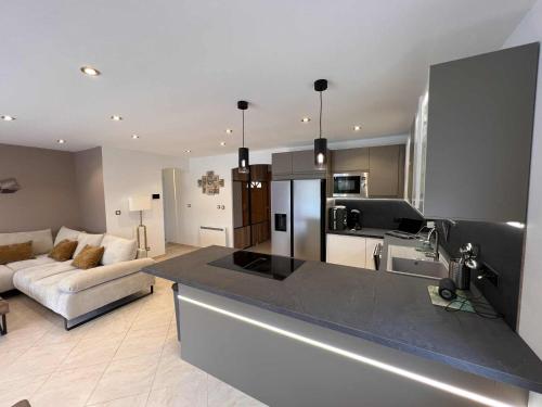 Dapur atau dapur kecil di Villa de charme, heated pool and jacuzzi, 6 personnes