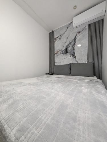 a bedroom with a large bed in a room at Hostal Yoha in Panama City