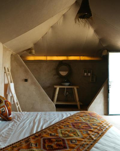 Postel nebo postele na pokoji v ubytování Infinity Camp Morocco