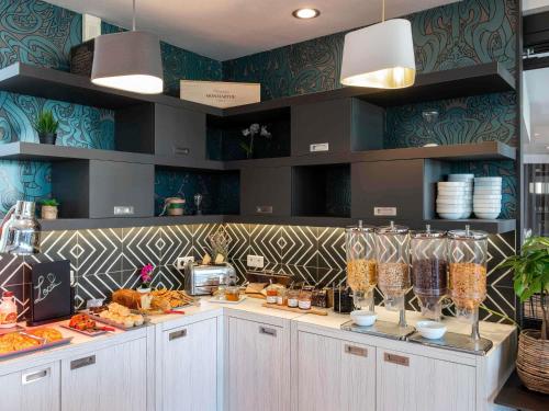 ノボテル ラ グランデ モット ゴルフにあるキッチンまたは簡易キッチン