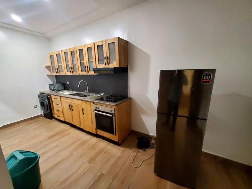 Η κουζίνα ή μικρή κουζίνα στο Cotonou Bois Fleuri Suites - Le Loft Naturel A2