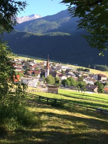 アパートメントから撮影された、または一般的な山の景色