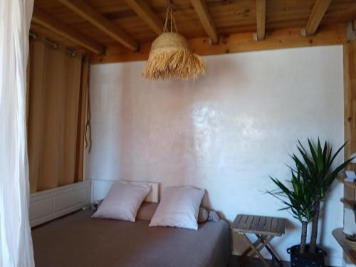 a room with a bed with two white pillows at Port et Plage Clim & Terrasse in Carnon-Plage