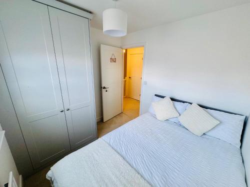 a bedroom with a bed with white sheets and pillows at Cosy stay in Nottinghamshire in Retford
