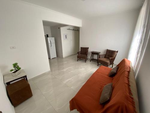 Posezení v ubytování APARTAMENTO COMPLETO NO CORAÇÃO DO GONZAGA 300m DA PRAIA