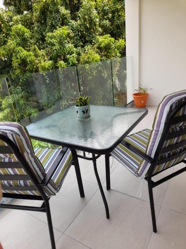 En terrasse eller udendørsområde på J C Apartment