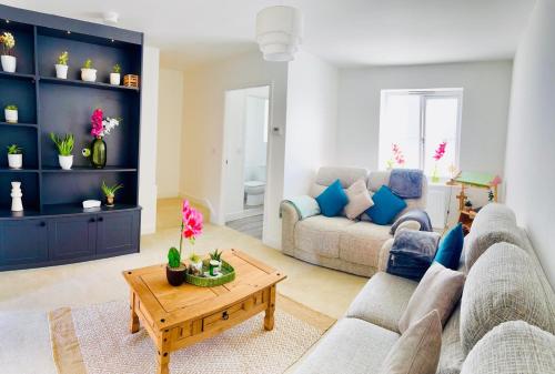 a living room with a couch and a table at Cosy Home Stay in Nottinghamshire in Retford