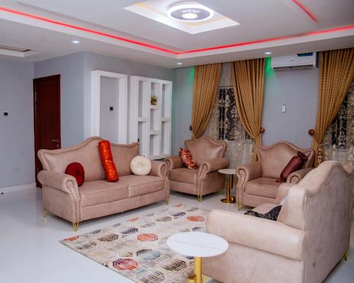 Χώρος καθιστικού στο Kingston Luxury Apartments