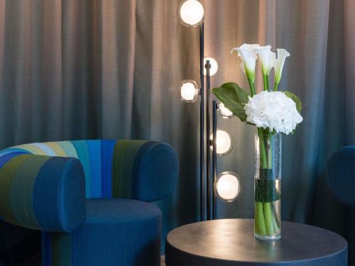 Coin salon dans l'établissement Mercure Annecy Centre