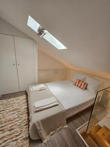 a small bedroom with a bed with a glass table at Vila Real Central House in Vila Real