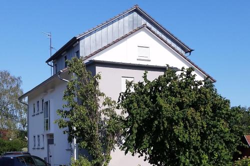Das Gebäude in dem sich das Ferienhaus befindet