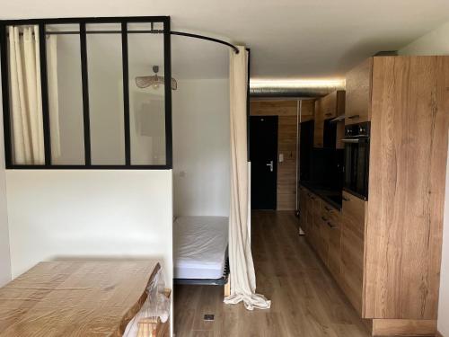 a room with a bed and a sliding glass door at Studio cosy proche du centre in Les Gets