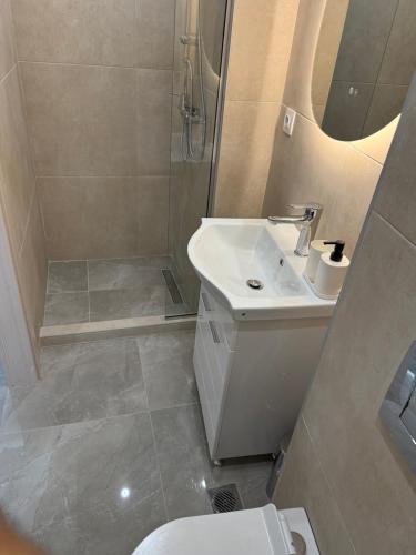 Ένα μπάνιο στο KM56 luxury apartments