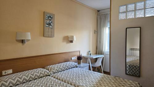 Ένα ή περισσότερα κρεβάτια σε δωμάτιο στο Hostal Rio De Castro