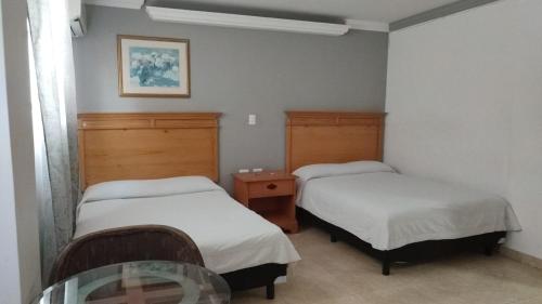 Katil atau katil-katil dalam bilik di Hotel los coloniales de reynosa
