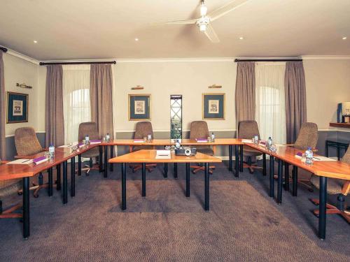 Kawasan bisnes dan/atau bilik persidangan di Mercure Hotel Nelspruit