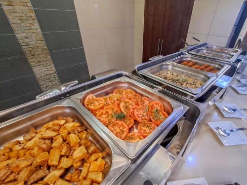 Makanan di atau berdekatan hotel