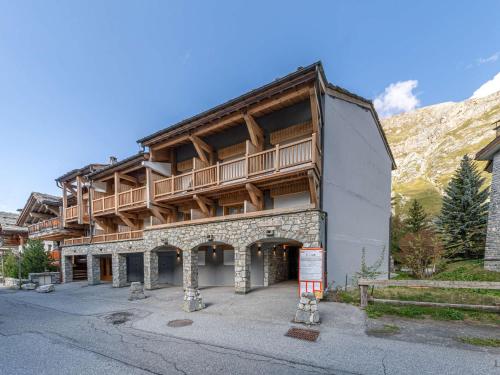 Appartement 4 pièces de prestige, spacieux et raffiné, proche du Vieux Village, pour 6 personnes