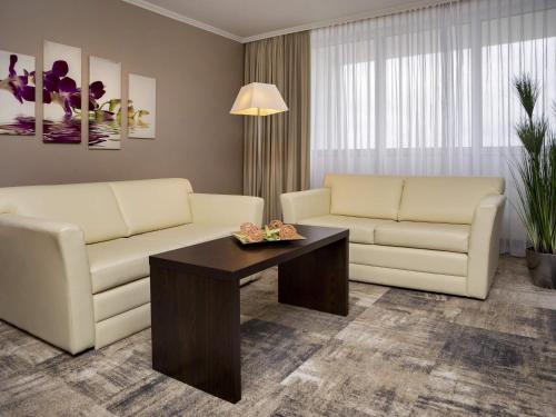 Χώρος καθιστικού στο Mercure Hotel Lüdenscheid