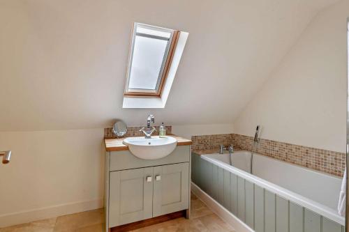 Koupelna v ubytování The Old Lavender Barn