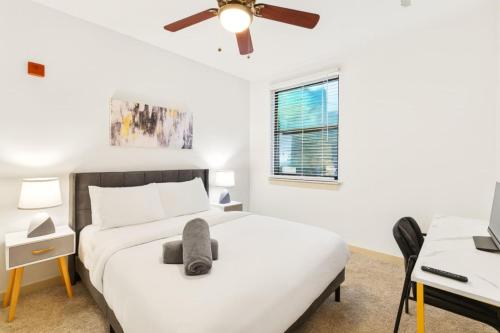 Katil atau katil-katil dalam bilik di Elegant Mid-Rise 2BR Near Everything