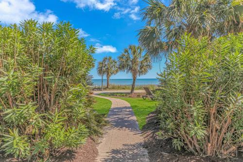 Direct Ocean Front Studio Newly Renovated photo 19