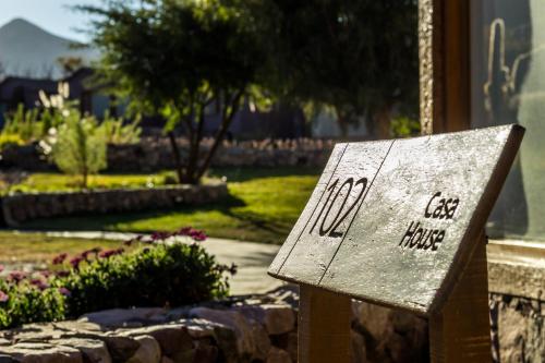 a stone bench sitting in front of a yard at La Comarca Hotel in Purmamarca