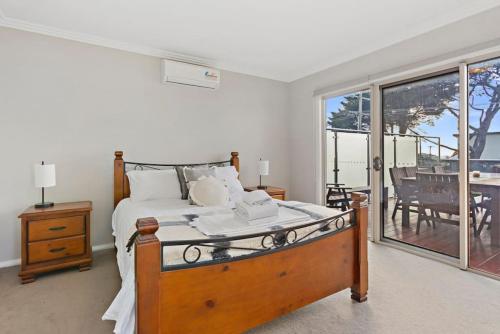 Ένα ή περισσότερα κρεβάτια σε δωμάτιο στο Seal Haven - Central and minutes to the beach