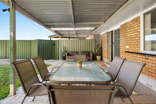 Kawasan patio atau luaran di Nature lovers stay in Kelmscott