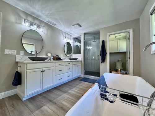 a bathroom with two sinks and a tub and a shower at Peaceful Country Getaway Near Casino Shopping in Diamond Springs