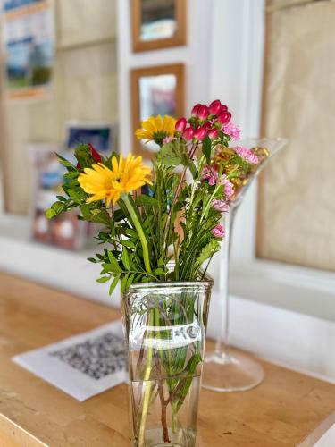 a vase filled with flowers sitting on a table at AH Carinthia Mallnitz - Carinthia Appartements in Mallnitz