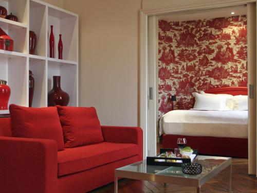 Postel nebo postele na pokoji v ubytování Le Royal Hotel Lyon - MGallery Collection