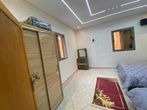 a bedroom with a bed and a dresser in it at Résidence Tfraoute in Tafraoute