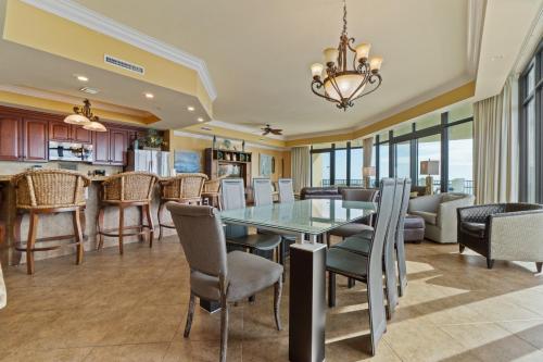 Φωτογραφία από το άλμπουμ του Phoenix West 2601 σε Orange Beach