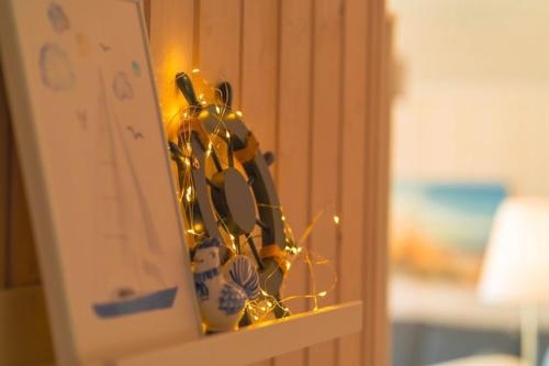 a vase sitting on a shelf with christmas lights at Ferienhaus mit Pool und Sauna am Duemmer See in Dümmer