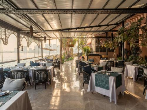 Um restaurante ou outro lugar para comer em Sofitel Cairo Nile El Gezirah