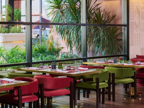 Um restaurante ou outro lugar para comer em Sofitel Cairo Nile El Gezirah