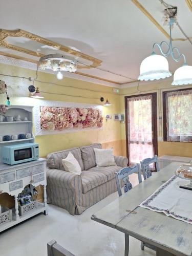 Η κουζίνα ή μικρή κουζίνα στο Alessandra's House Mountain