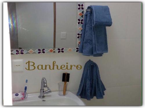 a bathroom with a sink and a mirror at Pousada Lilás in Angra dos Reis