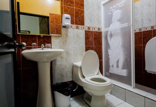Bathroom sa Hotel Coca Imperial