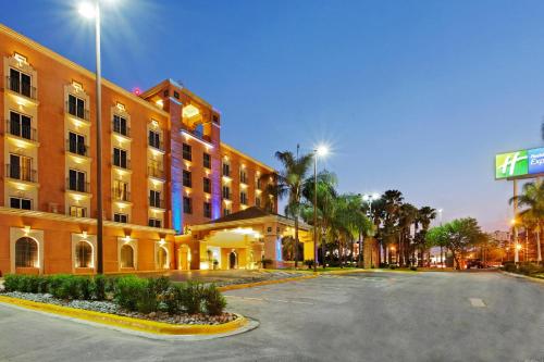 an empty parking lot in front of a hotel at Holiday Inn Express Monterrey Galerias-San Jeronimo by IHG in Monterrey