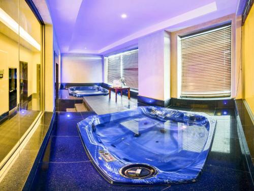 a large jacuzzi tub in a room at Sofitel Al Khobar The Corniche in Al Khobar