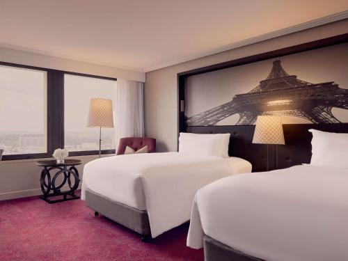 Una cama o camas en una habitación de Sofitel Brisbane Central