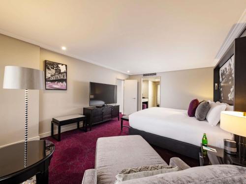Una cama o camas en una habitación de Sofitel Brisbane Central