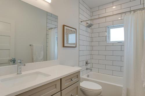 Ένα μπάνιο στο Private Rooftop with 360-Degree View Denver Home