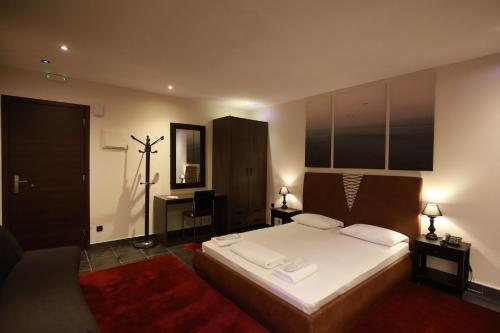 Deluxe Suite 212 - Castle De Paris