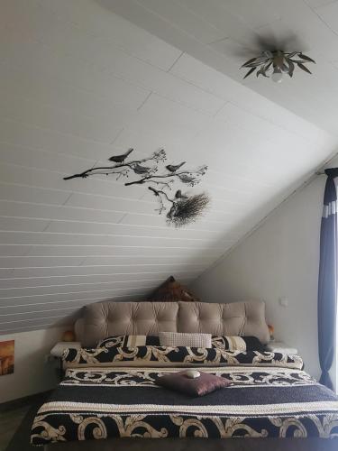 a bedroom with a bed with birds on the ceiling at ruhiger als im Hotel, keine andere Gäste in Merkendorf