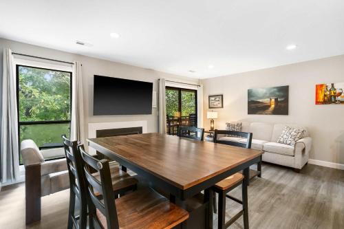 a dining room with a table and a couch at Top Notch - Condo for 6 in Branson