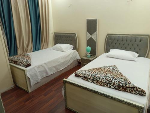 Postel nebo postele na pokoji v ubytování Elephantine Hotel